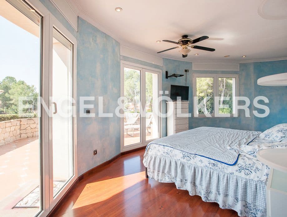 5 bedroom Villa for sale in Serra with pool garage - € 790,000 (Ref: 8235643)