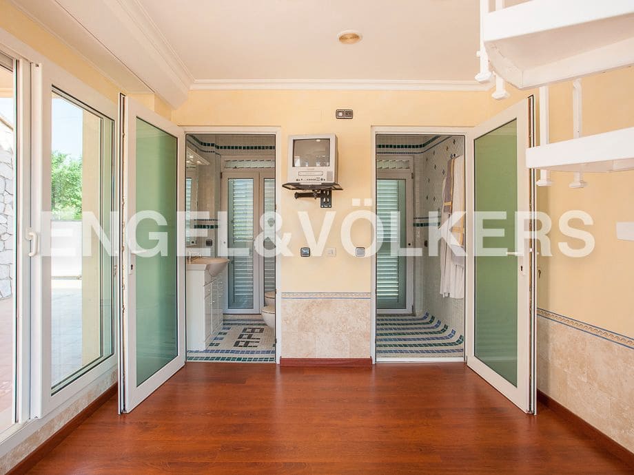 5 bedroom Villa for sale in Serra with pool garage - € 790,000 (Ref: 8235643)