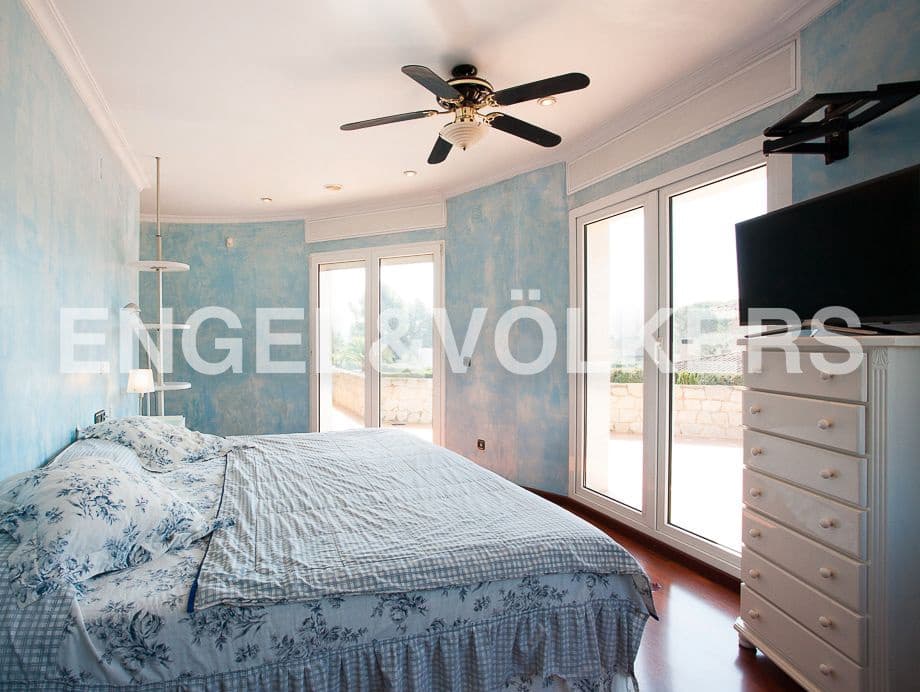 5 bedroom Villa for sale in Serra with pool garage - € 790,000 (Ref: 8235643)