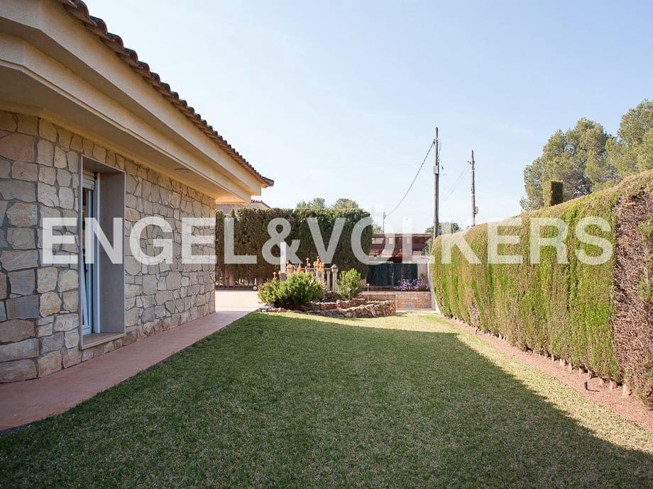 5 bedroom Villa for sale in Serra with pool garage - € 790,000 (Ref: 8235643)