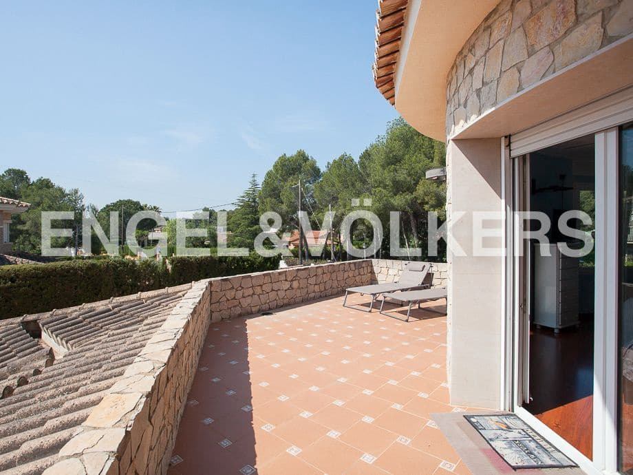 5 bedroom Villa for sale in Serra with pool garage - € 790,000 (Ref: 8235643)