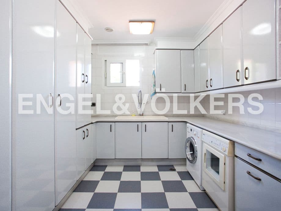 5 bedroom Villa for sale in Serra with pool garage - € 790,000 (Ref: 8235643)
