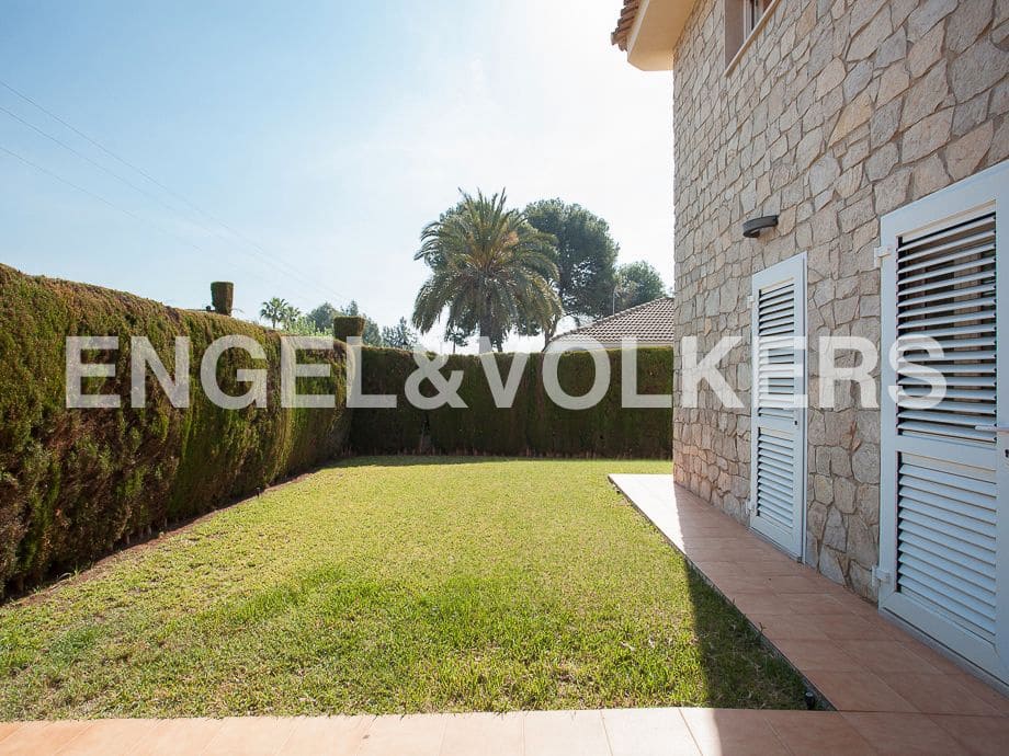 5 bedroom Villa for sale in Serra with pool garage - € 790,000 (Ref: 8235643)