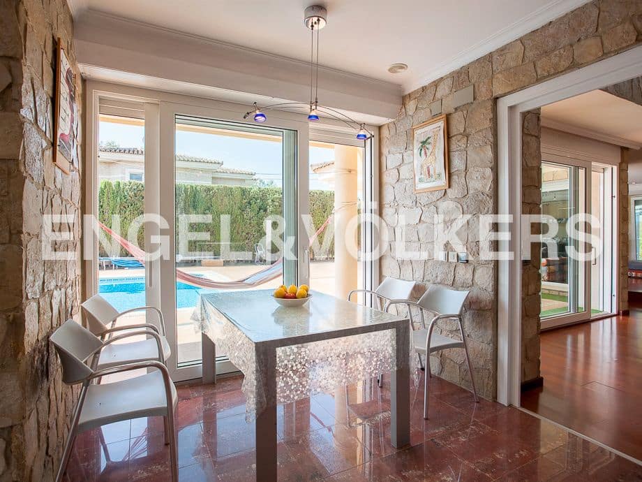 5 bedroom Villa for sale in Serra with pool garage - € 790,000 (Ref: 8235643)