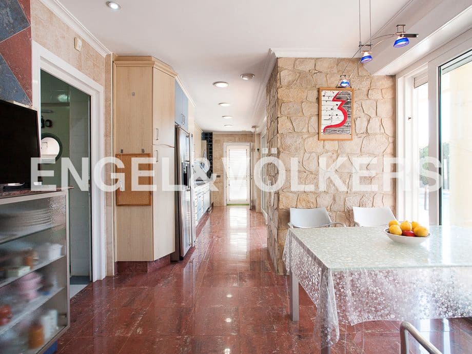 5 bedroom Villa for sale in Serra with pool garage - € 790,000 (Ref: 8235643)