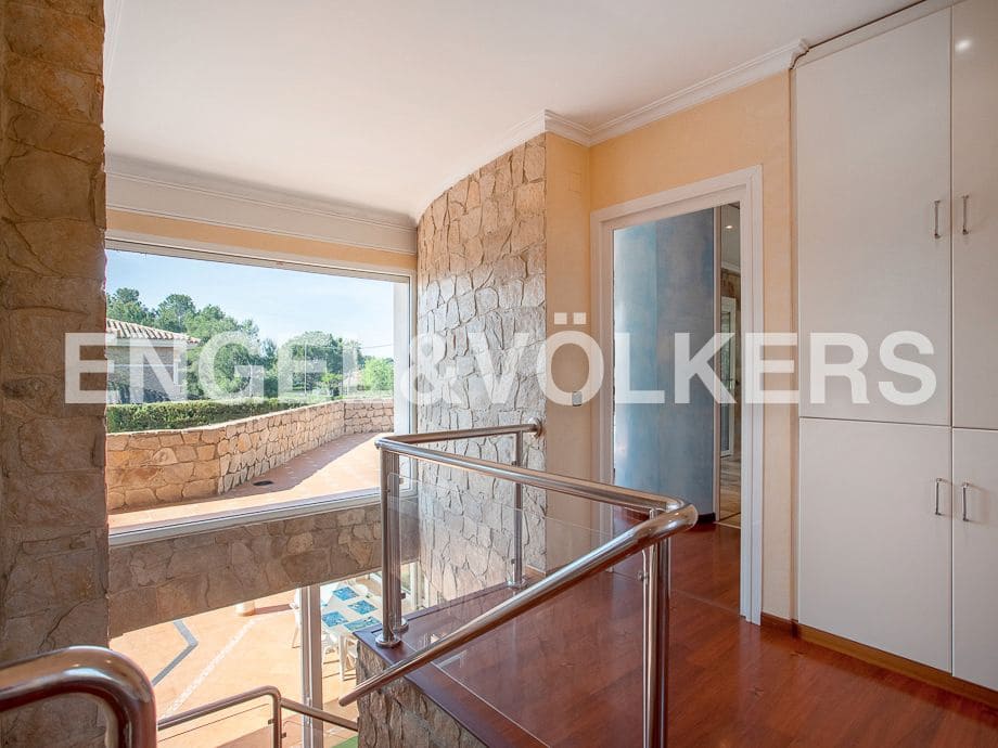 5 bedroom Villa for sale in Serra with pool garage - € 790,000 (Ref: 8235643)