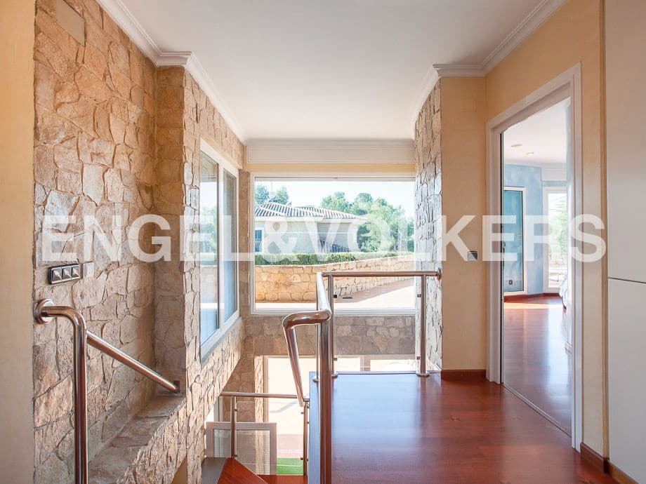 5 bedroom Villa for sale in Serra with pool garage - € 790,000 (Ref: 8235643)