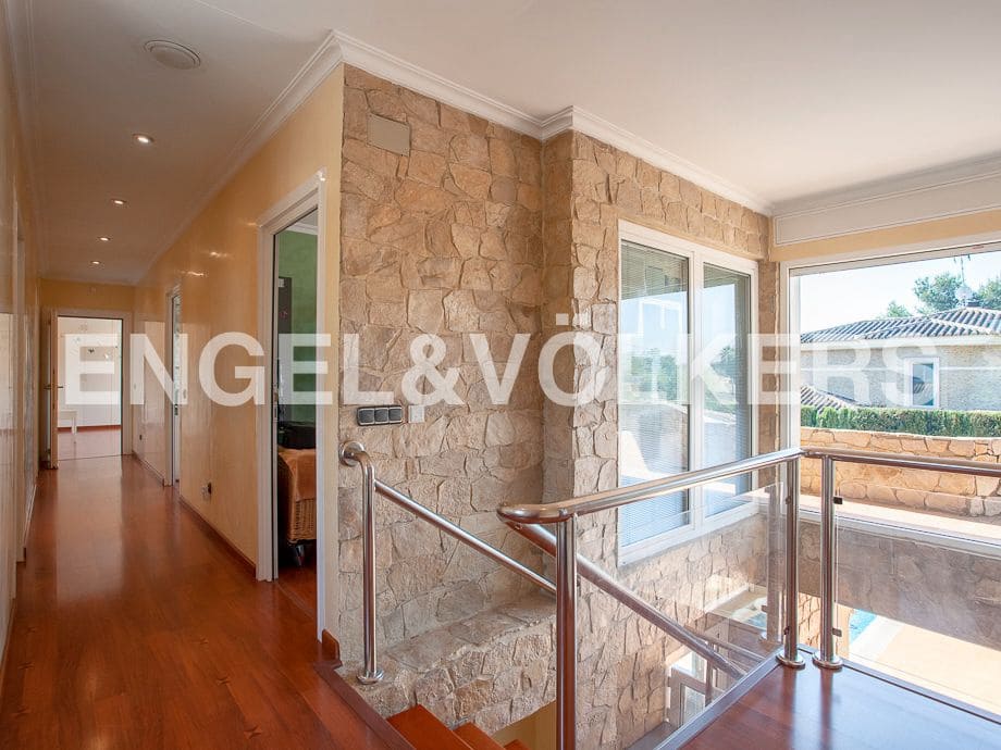 5 bedroom Villa for sale in Serra with pool garage - € 790,000 (Ref: 8235643)