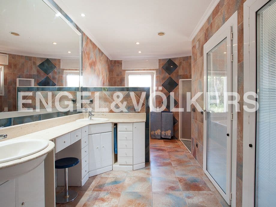 5 bedroom Villa for sale in Serra with pool garage - € 790,000 (Ref: 8235643)