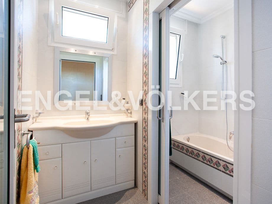5 bedroom Villa for sale in Serra with pool garage - € 790,000 (Ref: 8235643)
