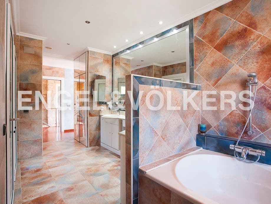 5 bedroom Villa for sale in Serra with pool garage - € 790,000 (Ref: 8235643)