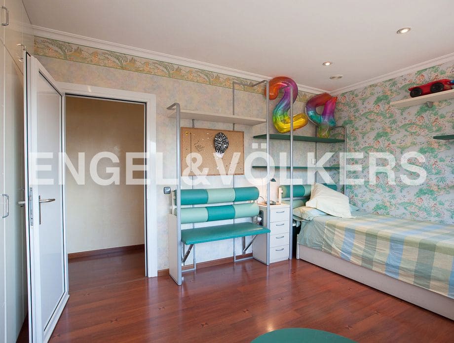 5 bedroom Villa for sale in Serra with pool garage - € 790,000 (Ref: 8235643)