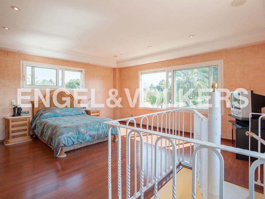 5 bedroom Villa for sale in Serra with pool garage - € 790,000 (Ref: 8235643)