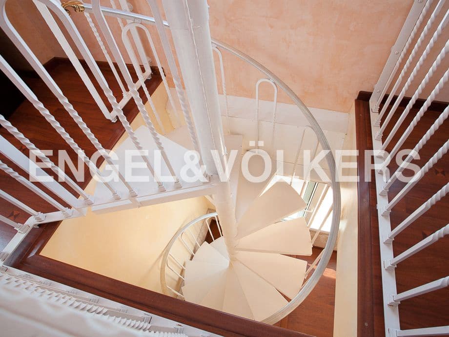 5 bedroom Villa for sale in Serra with pool garage - € 790,000 (Ref: 8235643)