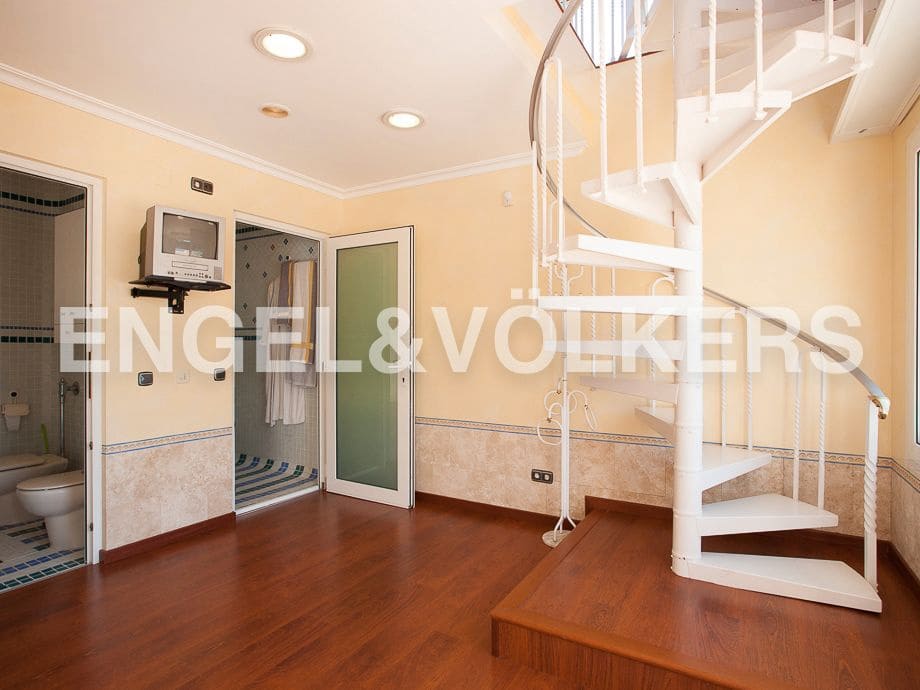 5 bedroom Villa for sale in Serra with pool garage - € 790,000 (Ref: 8235643)