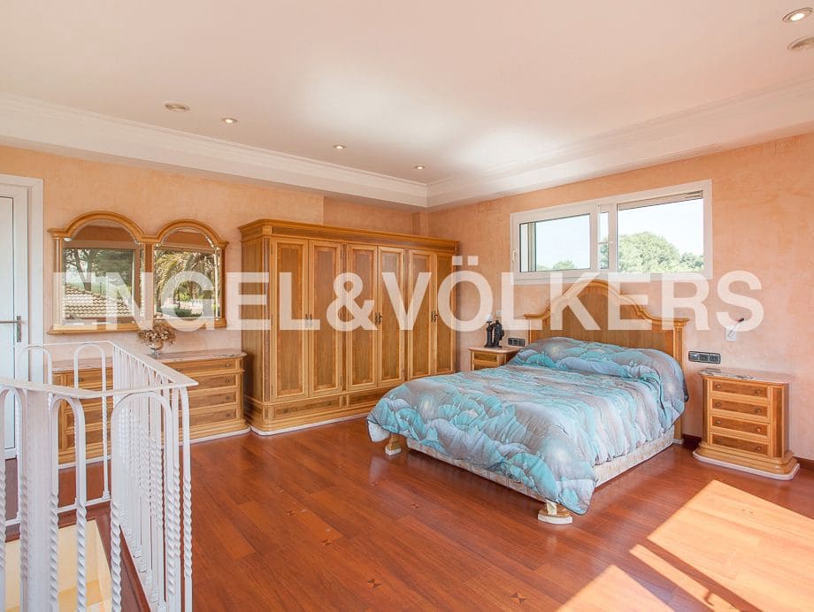 5 bedroom Villa for sale in Serra with pool garage - € 790,000 (Ref: 8235643)
