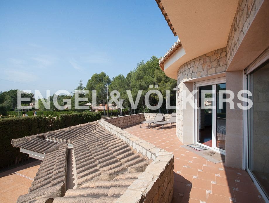 5 bedroom Villa for sale in Serra with pool garage - € 790,000 (Ref: 8235643)