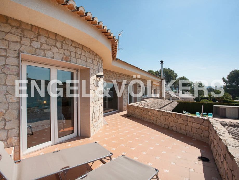 5 bedroom Villa for sale in Serra with pool garage - € 790,000 (Ref: 8235643)