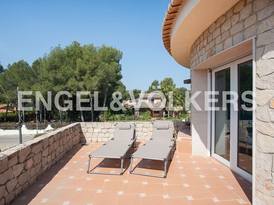 5 bedroom Villa for sale in Serra with pool garage - € 790,000 (Ref: 8235643)