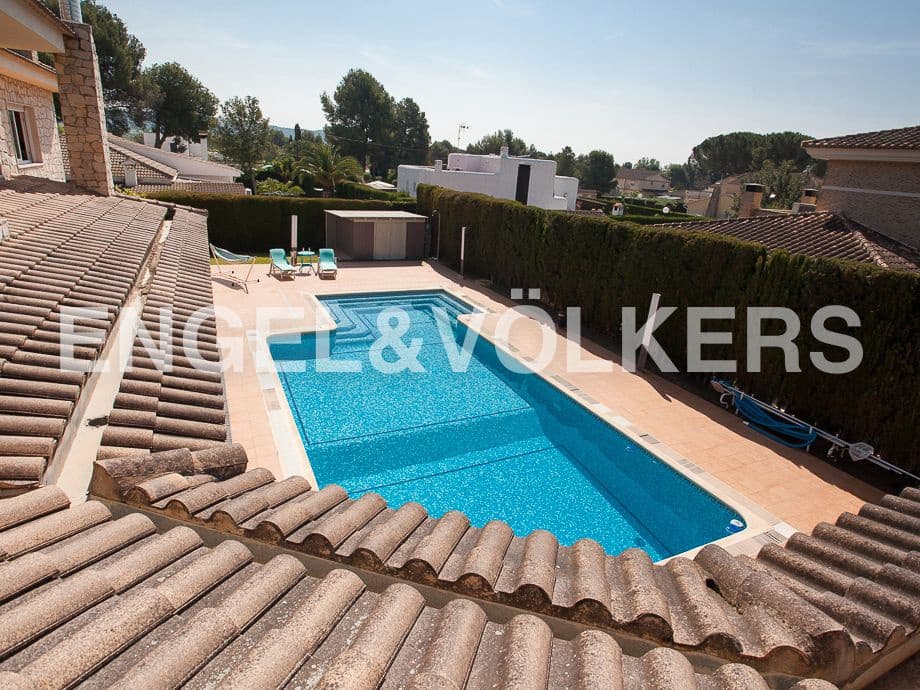 5 bedroom Villa for sale in Serra with pool garage - € 790,000 (Ref: 8235643)