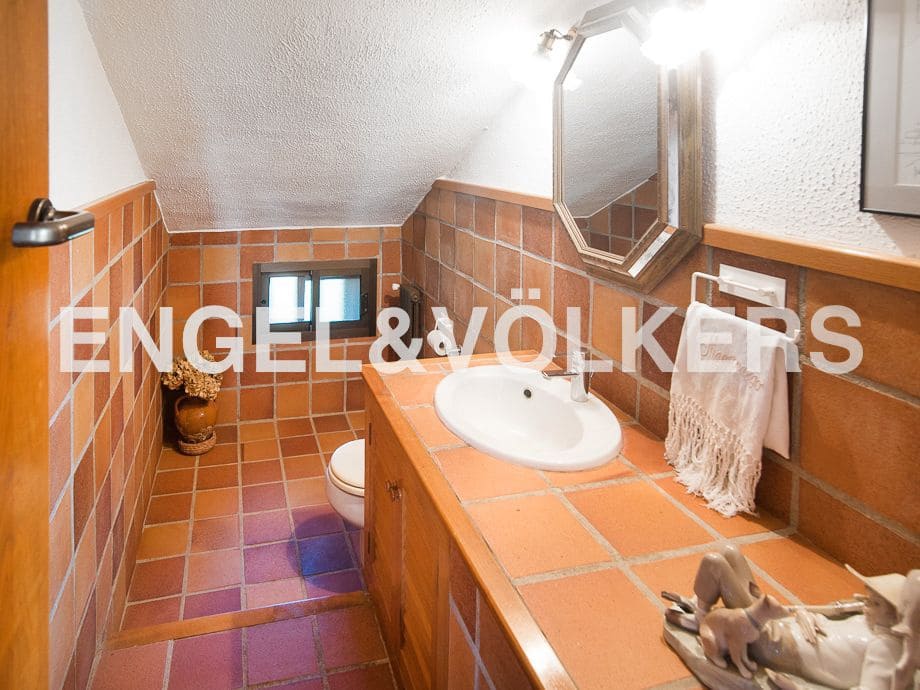 4 bedroom Villa for sale in Borriol with pool garage - € 850,000 (Ref: 8235645)