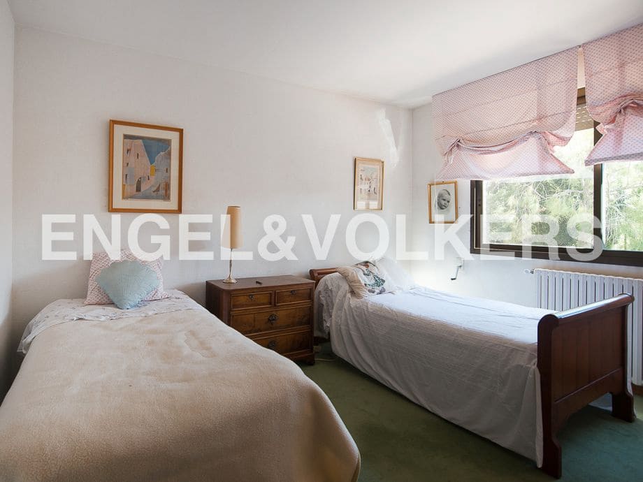 4 bedroom Villa for sale in Borriol with pool garage - € 850,000 (Ref: 8235645)