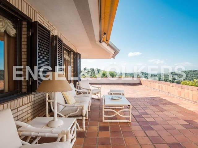 4 bedroom Villa for sale in Borriol with pool garage - € 850,000 (Ref: 8235645)