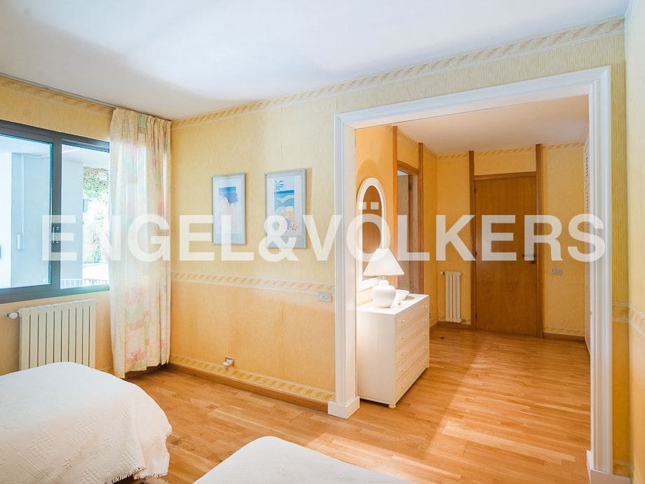 4 bedroom Villa for sale in Borriol with pool garage - € 850,000 (Ref: 8235645)