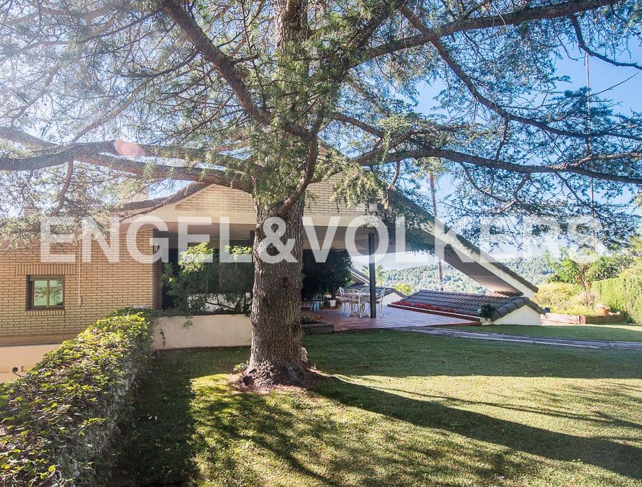 4 bedroom Villa for sale in Borriol with pool garage - € 850,000 (Ref: 8235645)