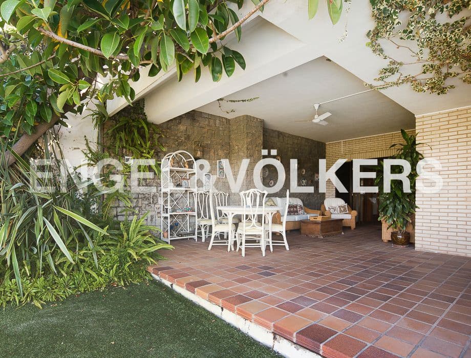 4 bedroom Villa for sale in Borriol with pool garage - € 850,000 (Ref: 8235645)