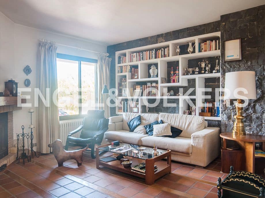 4 bedroom Villa for sale in Borriol with pool garage - € 850,000 (Ref: 8235645)