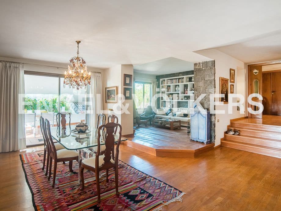 4 bedroom Villa for sale in Borriol with pool garage - € 850,000 (Ref: 8235645)