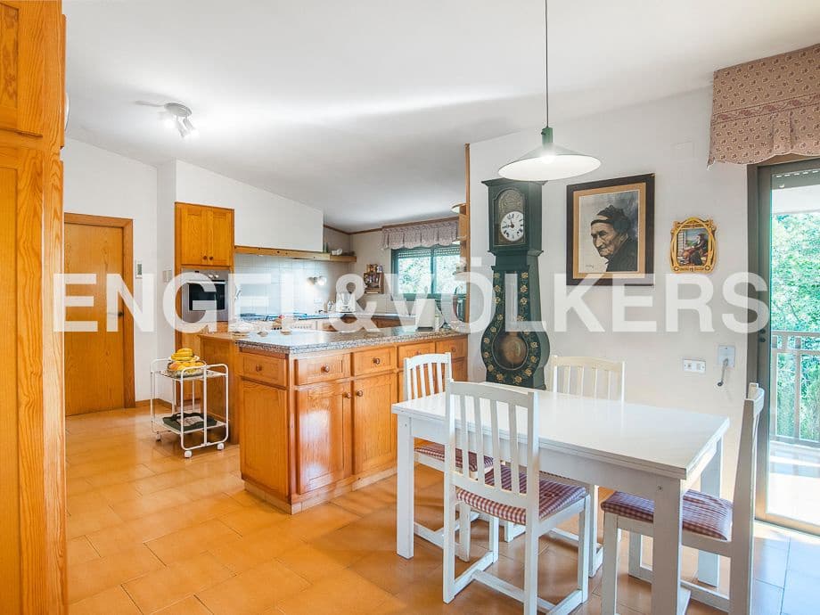 4 bedroom Villa for sale in Borriol with pool garage - € 850,000 (Ref: 8235645)