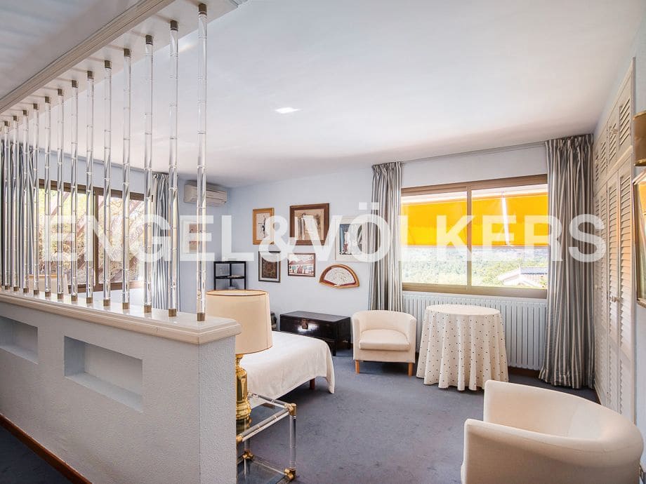 4 bedroom Villa for sale in Borriol with pool garage - € 850,000 (Ref: 8235645)
