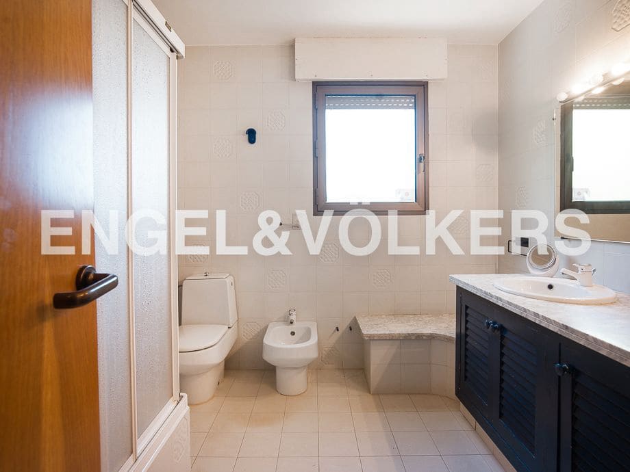 4 bedroom Villa for sale in Borriol with pool garage - € 850,000 (Ref: 8235645)