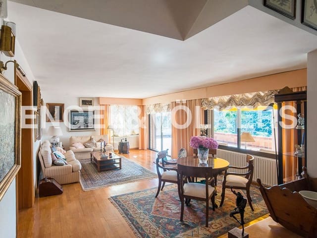 4 bedroom Villa for sale in Borriol with pool garage - € 850,000 (Ref: 8235645)