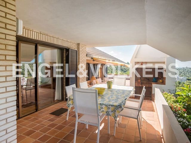 4 bedroom Villa for sale in Borriol with pool garage - € 850,000 (Ref: 8235645)