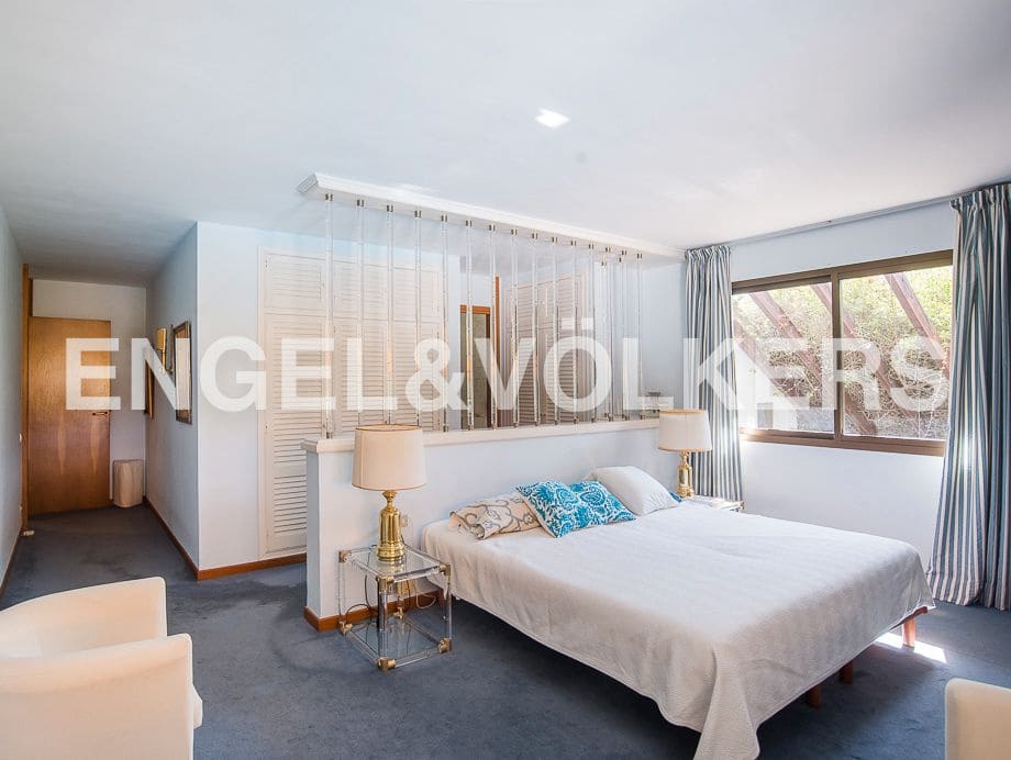 4 bedroom Villa for sale in Borriol with pool garage - € 850,000 (Ref: 8235645)