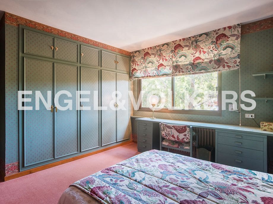 4 bedroom Villa for sale in Borriol with pool garage - € 850,000 (Ref: 8235645)