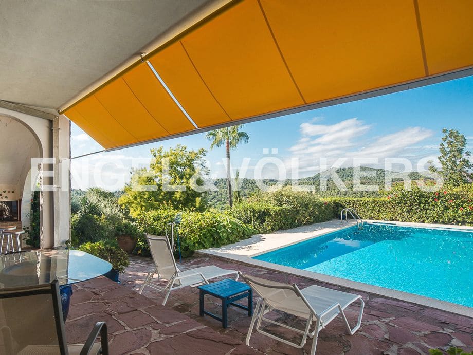 4 bedroom Villa for sale in Borriol with pool garage - € 850,000 (Ref: 8235645)