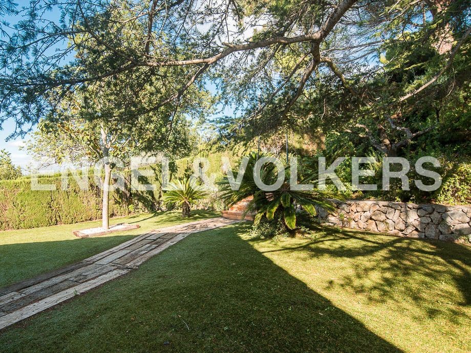 4 bedroom Villa for sale in Borriol with pool garage - € 850,000 (Ref: 8235645)
