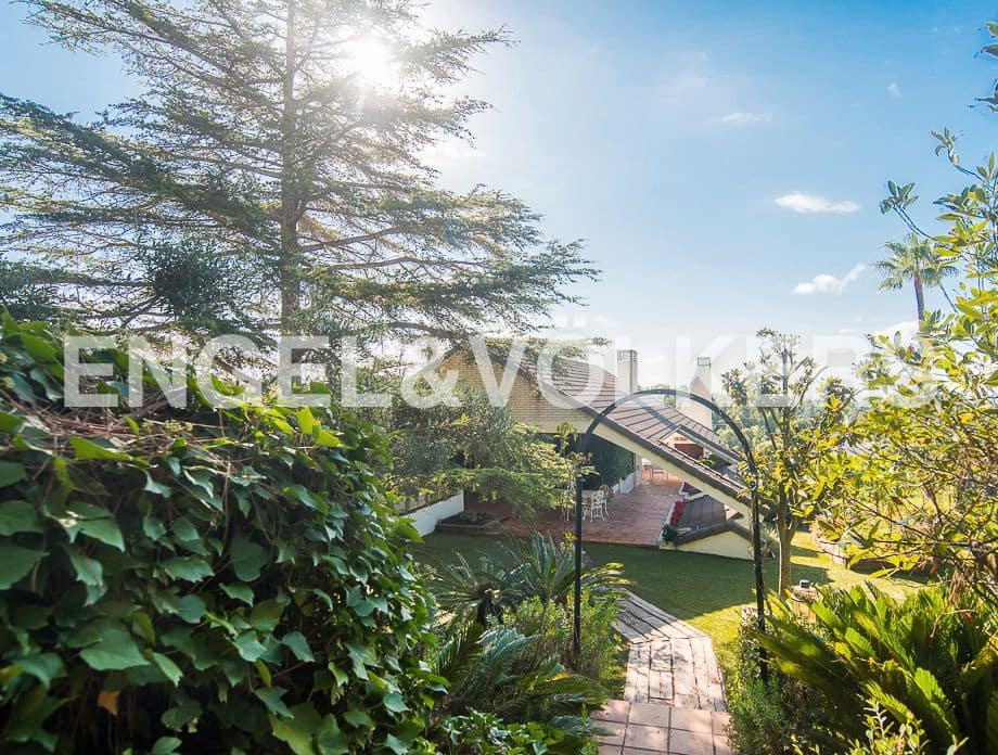 4 bedroom Villa for sale in Borriol with pool garage - € 850,000 (Ref: 8235645)