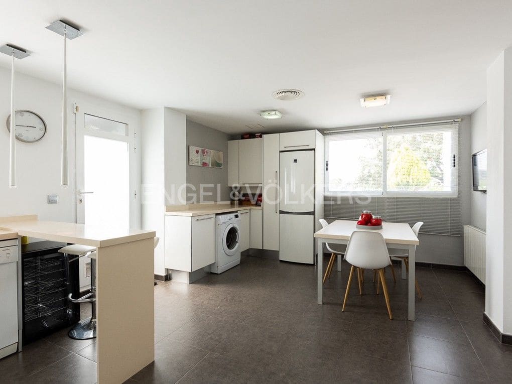 Chalet de 4 habitaciones en Bétera en alquiler con piscina garaje - 3.990 € (Ref: 8237802)