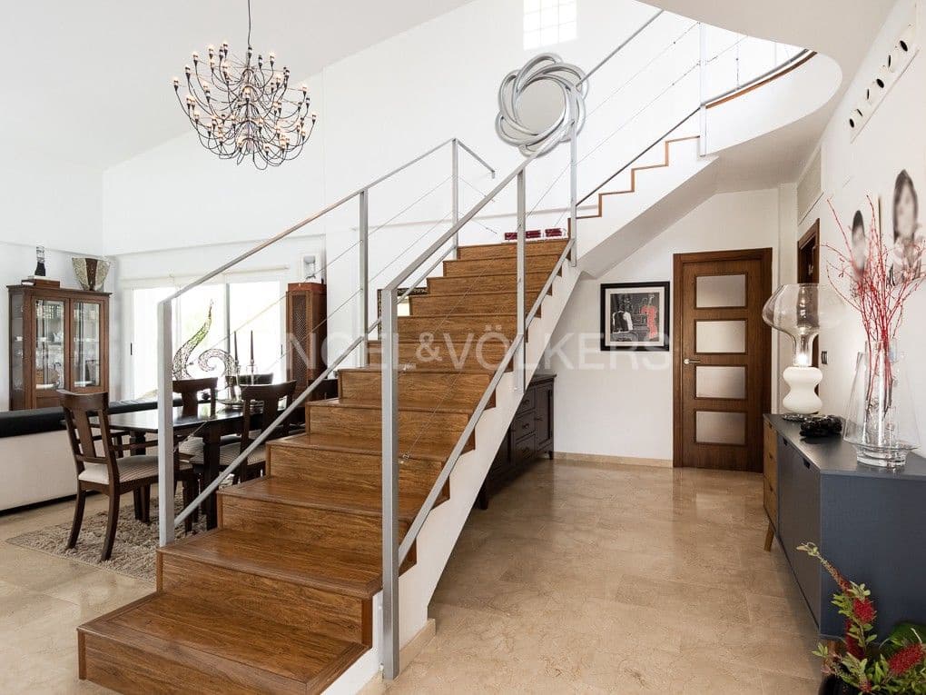 Chalet de 4 habitaciones en Bétera en alquiler con piscina garaje - 3.990 € (Ref: 8237802)
