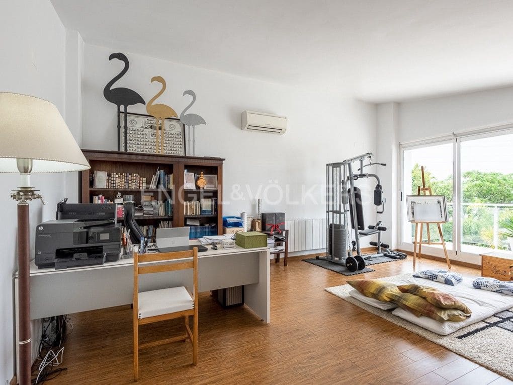 Chalet de 4 habitaciones en Bétera en alquiler con piscina garaje - 3.990 € (Ref: 8237802)