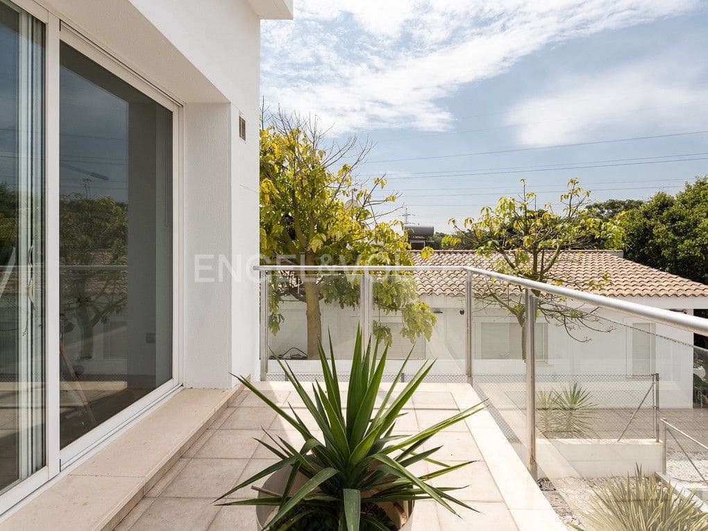 Chalet de 4 habitaciones en Bétera en alquiler con piscina garaje - 3.990 € (Ref: 8237802)