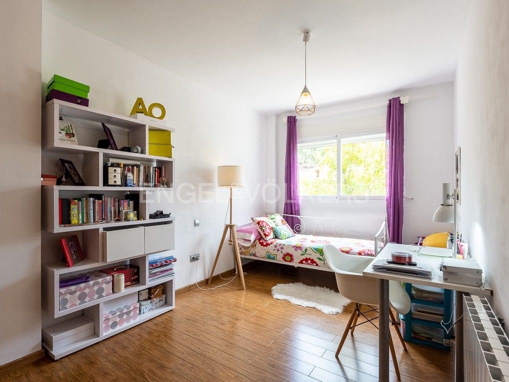 Chalet de 4 habitaciones en Bétera en alquiler con piscina garaje - 3.990 € (Ref: 8237802)