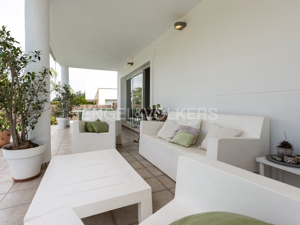 Chalet de 4 habitaciones en Bétera en alquiler con piscina garaje - 3.990 € (Ref: 8237802)