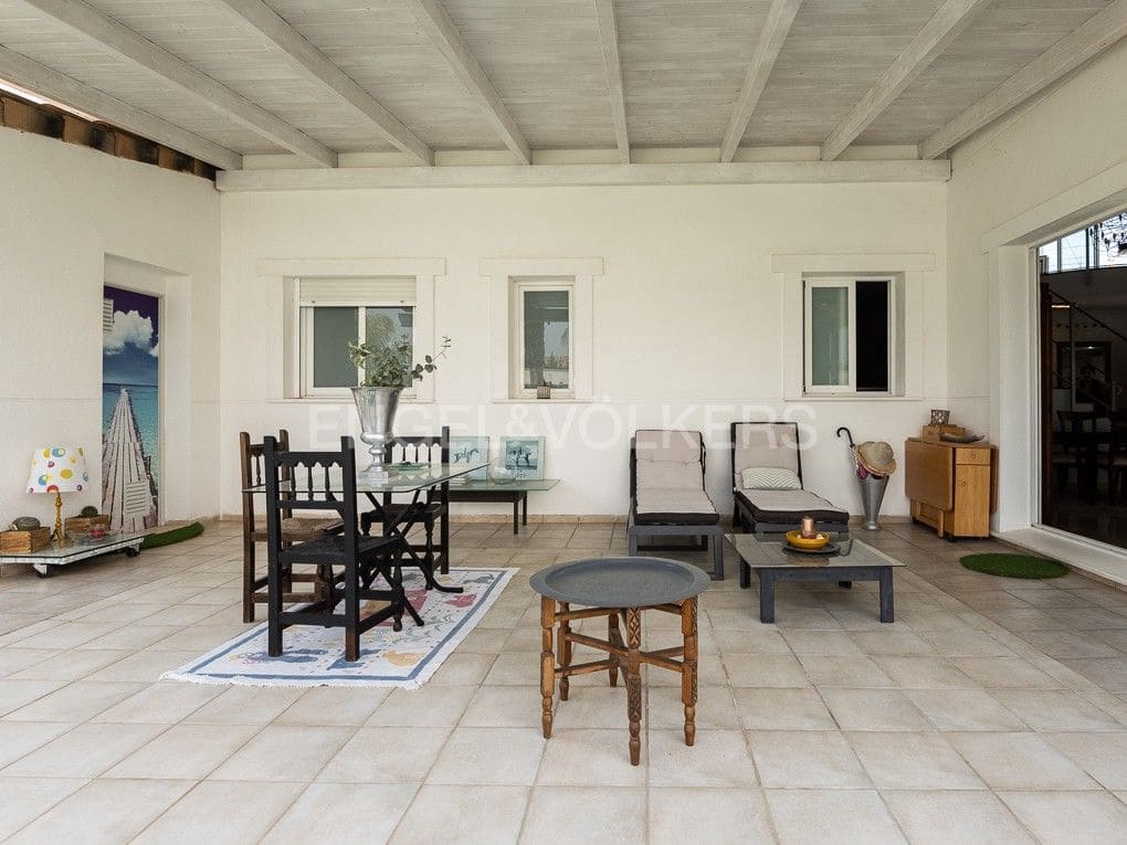 Chalet de 4 habitaciones en Bétera en alquiler con piscina garaje - 3.990 € (Ref: 8237802)