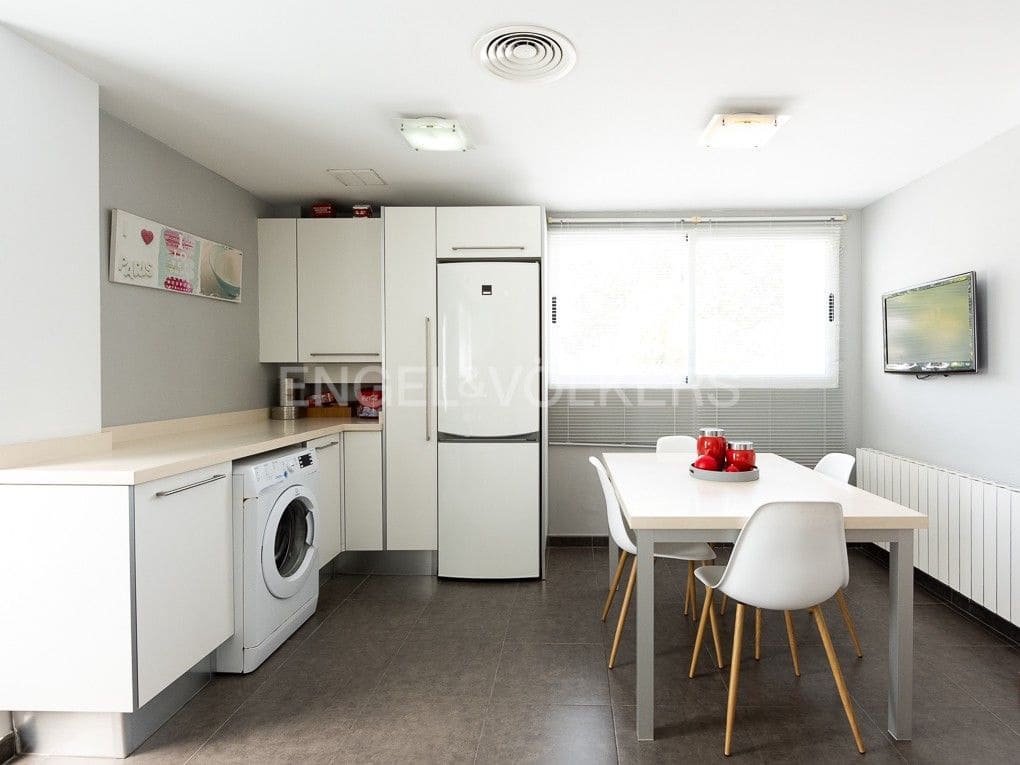 Chalet de 4 habitaciones en Bétera en alquiler con piscina garaje - 3.990 € (Ref: 8237802)